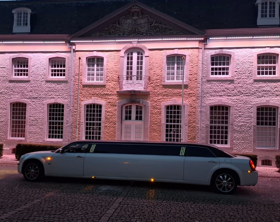 Chrysler limousine