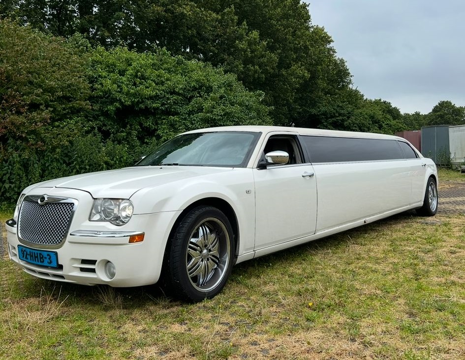 Witte Chrysler limousine