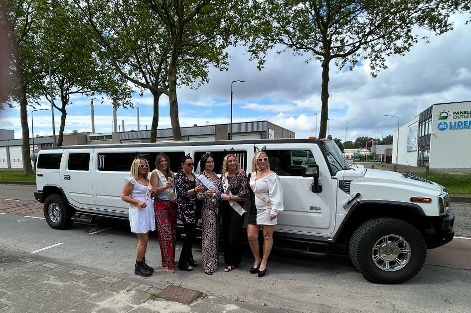 Witte hummer limousine groepsfoto