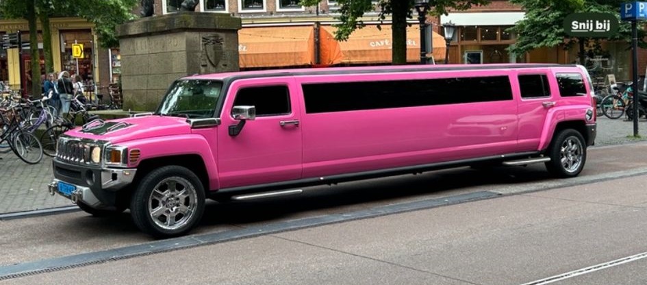 Roze Hummer limousine