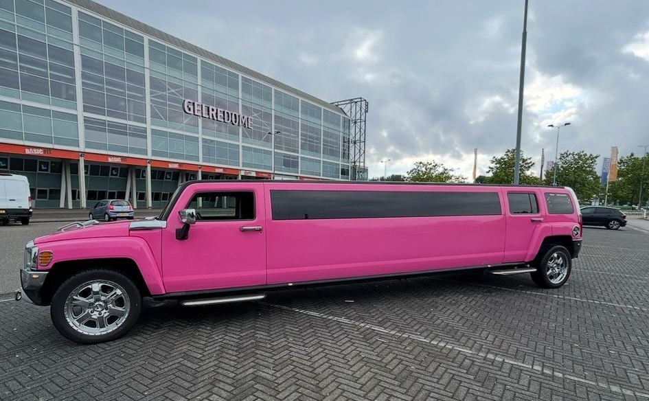 Roze Hummer limousine