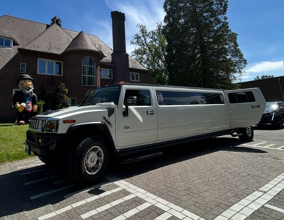 Witte Hummer limousine